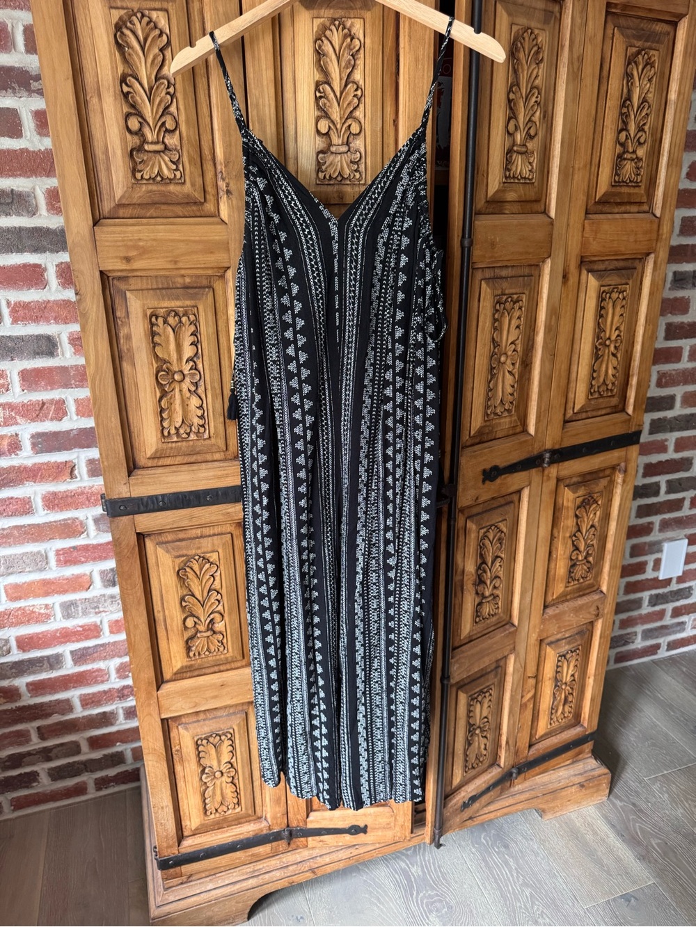 Xhilaration Black and White Printed V-Neck Jumpsuit